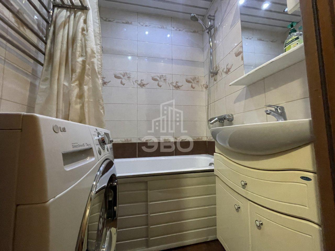 трехкомнатная квартира в Санкт-Петербурге по адресу: Ярослава Гашека ул., 2