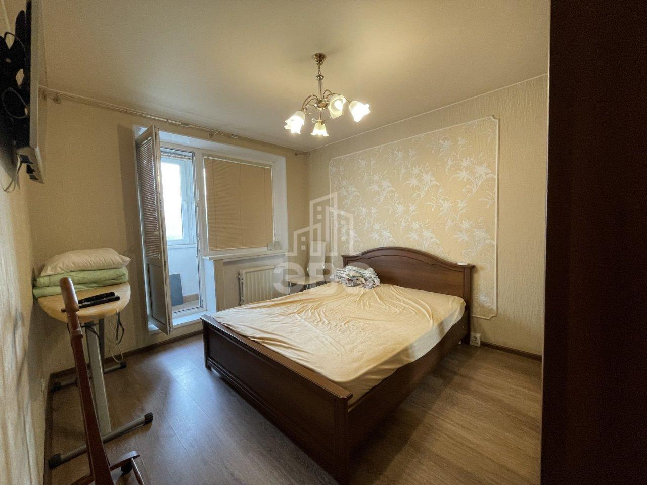 трехкомнатная квартира в Санкт-Петербурге по адресу: Ярослава Гашека ул., 2