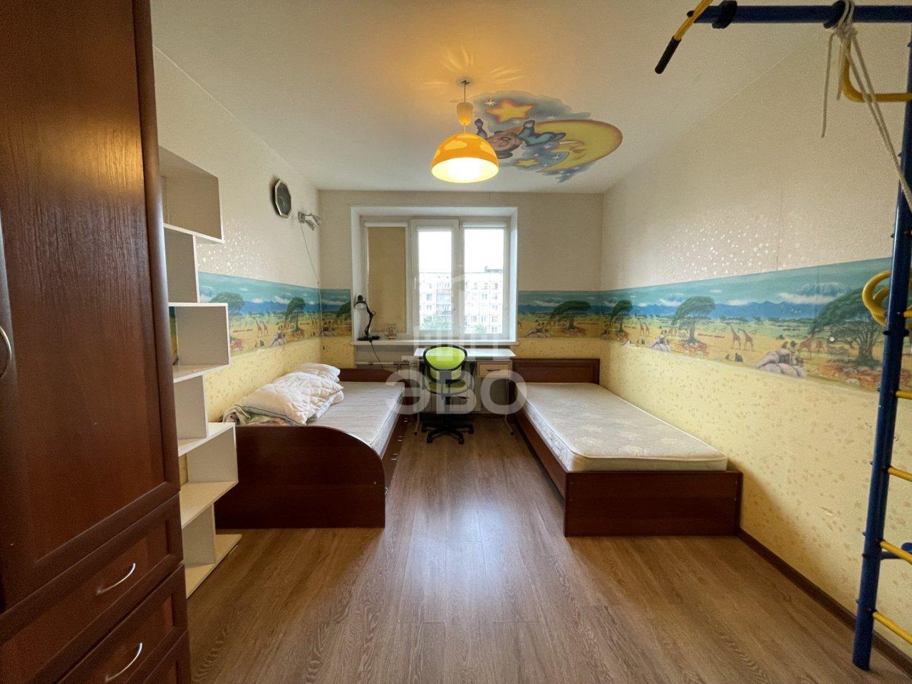 трехкомнатная квартира в Санкт-Петербурге по адресу: Ярослава Гашека ул., 2