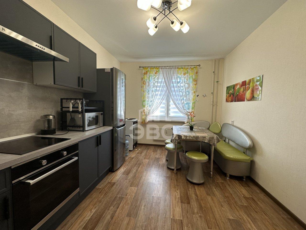 трехкомнатная квартира в Санкт-Петербурге по адресу: Маршака проспект, 2, к 1, литера А