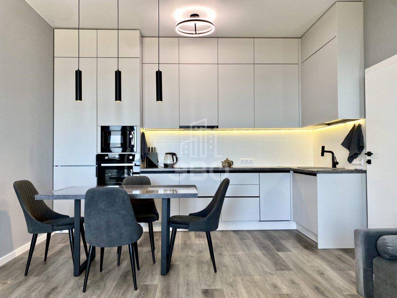 трехкомнатная квартира в Санкт-Петербурге по адресу: Миклухо Маклая наб., 1, к 1