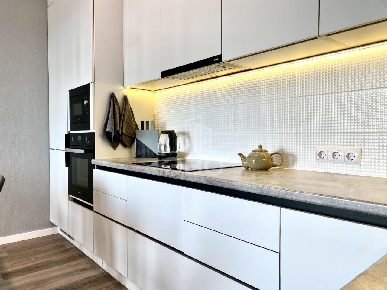 трехкомнатная квартира в Санкт-Петербурге по адресу: Миклухо Маклая наб., 1, к 1