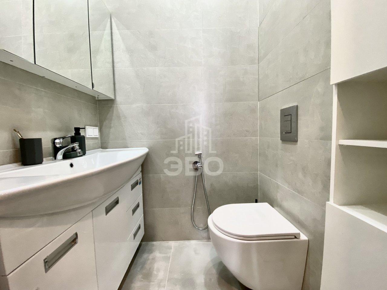 трехкомнатная квартира в Санкт-Петербурге по адресу: Миклухо Маклая наб., 1, к 1