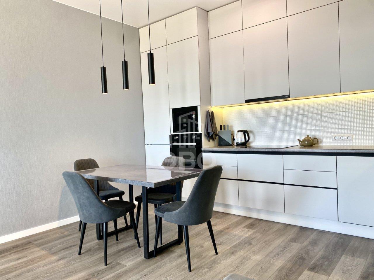 трехкомнатная квартира в Санкт-Петербурге по адресу: Миклухо Маклая наб., 1, к 1