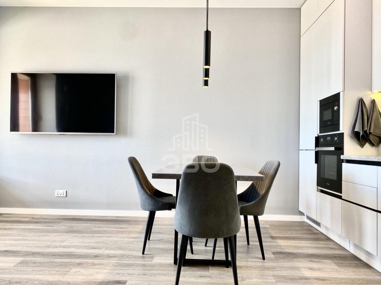 трехкомнатная квартира в Санкт-Петербурге по адресу: Миклухо Маклая наб., 1, к 1