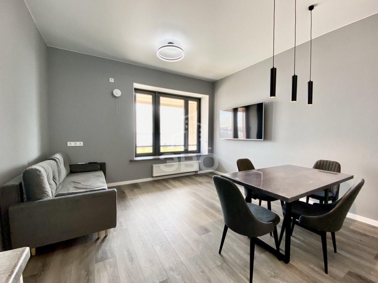 трехкомнатная квартира в Санкт-Петербурге по адресу: Миклухо Маклая наб., 1, к 1