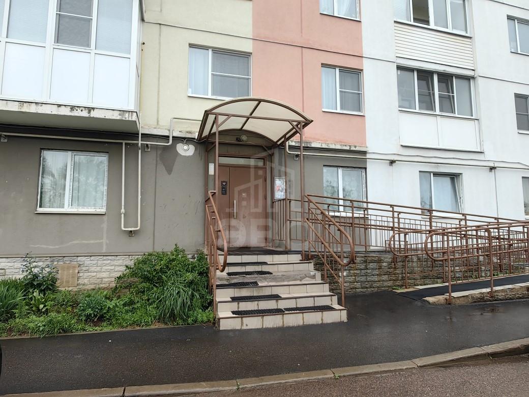 четырехкомнатная квартира в Санкт-Петербурге по адресу: Ропшинское ш., 3, к 2