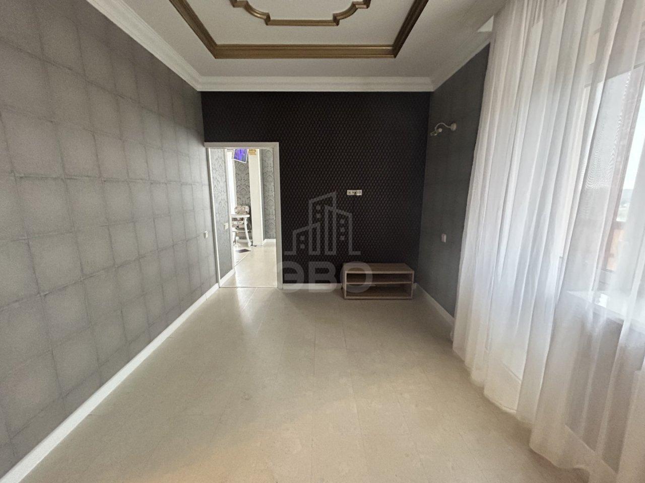 трехкомнатная квартира в Санкт-Петербурге по адресу: Шоссе в Лаврики ул., 74, к 1