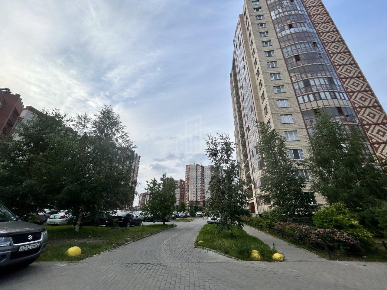 трехкомнатная квартира в Санкт-Петербурге по адресу: Шоссе в Лаврики ул., 74, к 1