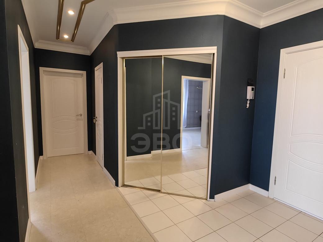 трехкомнатная квартира в Санкт-Петербурге по адресу: Шоссе в Лаврики ул., 74, к 1