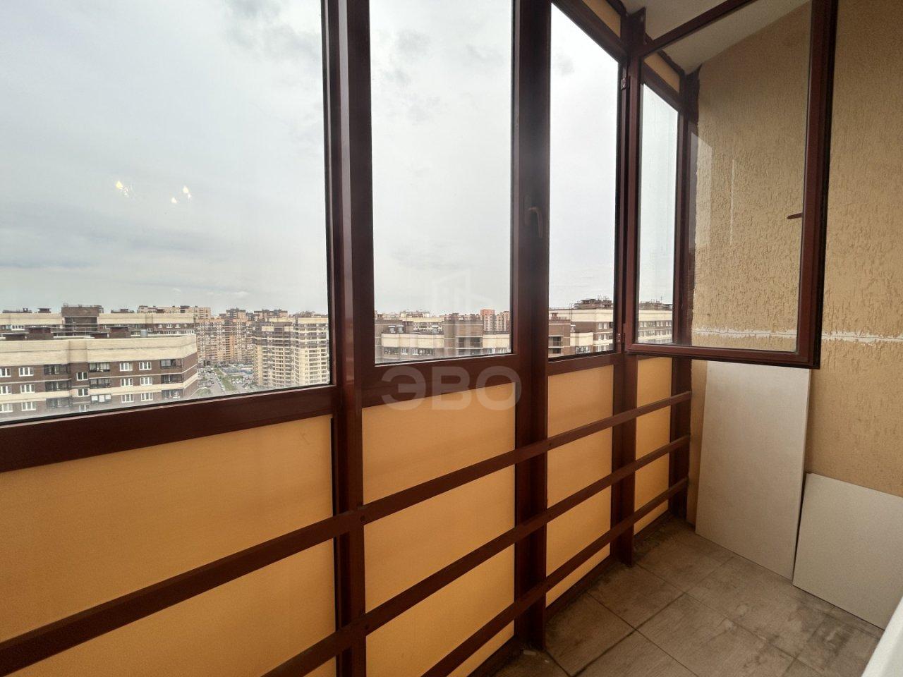 трехкомнатная квартира в Санкт-Петербурге по адресу: Шоссе в Лаврики ул., 74, к 1