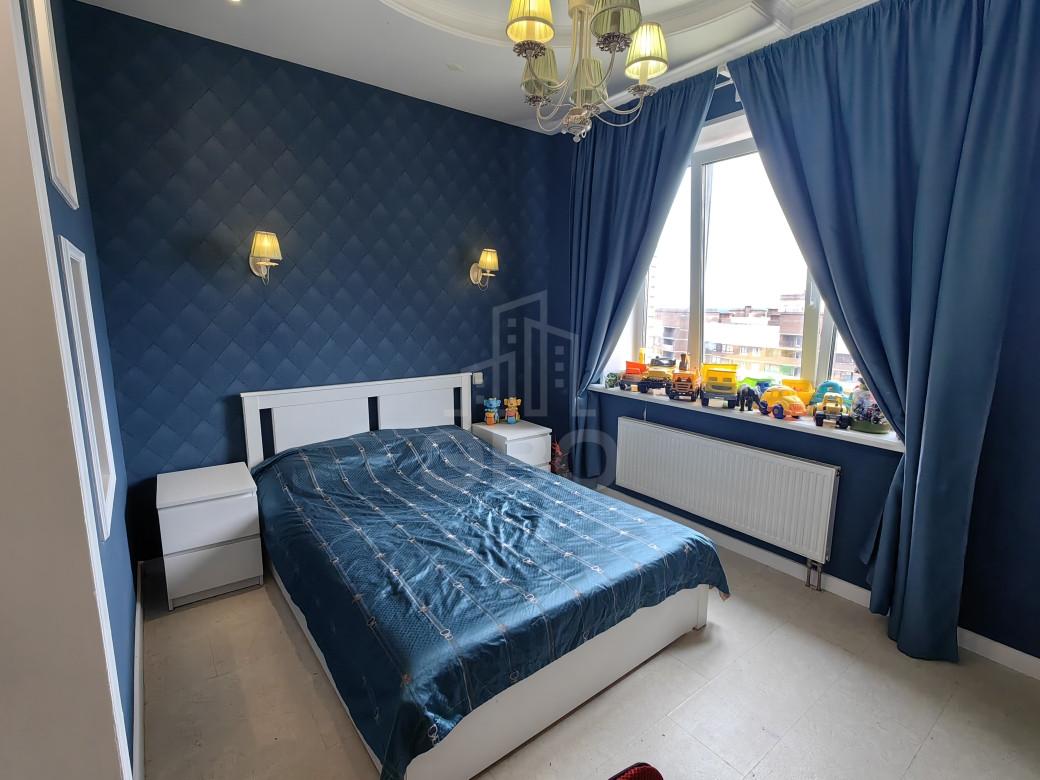 трехкомнатная квартира в Санкт-Петербурге по адресу: Шоссе в Лаврики ул., 74, к 1