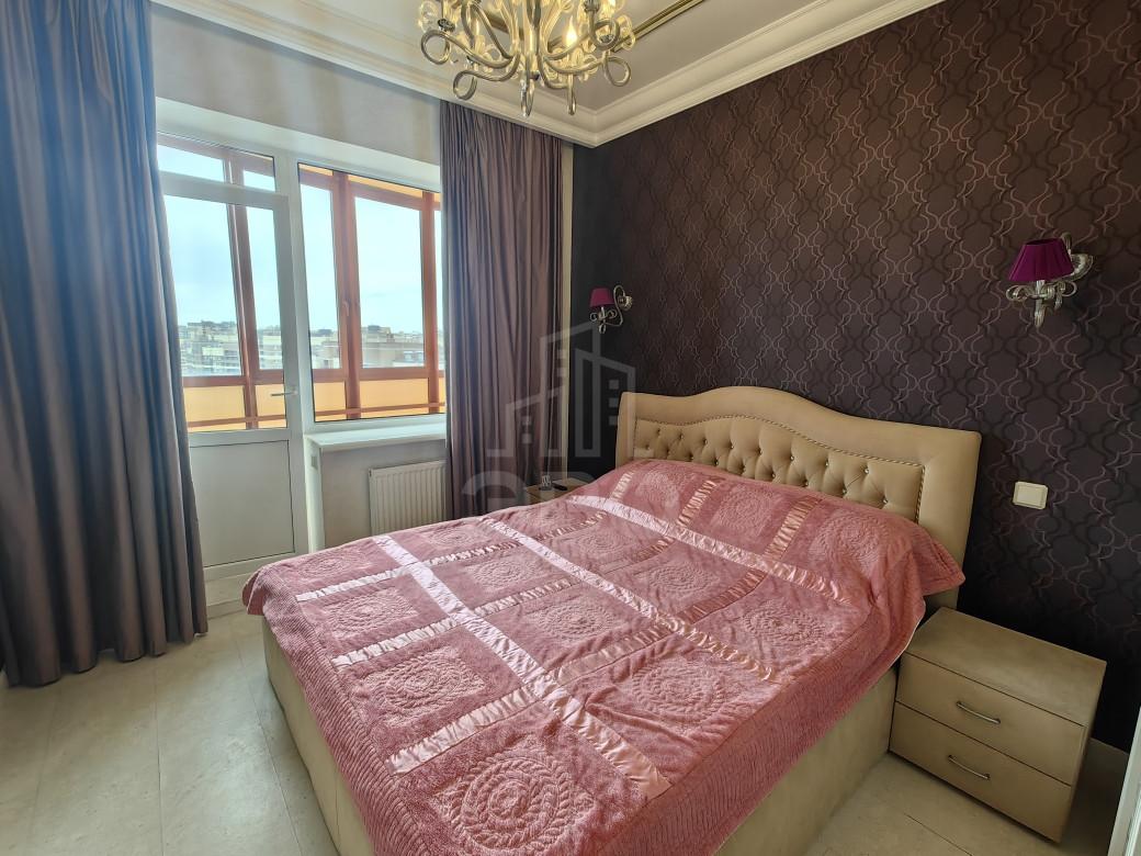 трехкомнатная квартира в Санкт-Петербурге по адресу: Шоссе в Лаврики ул., 74, к 1