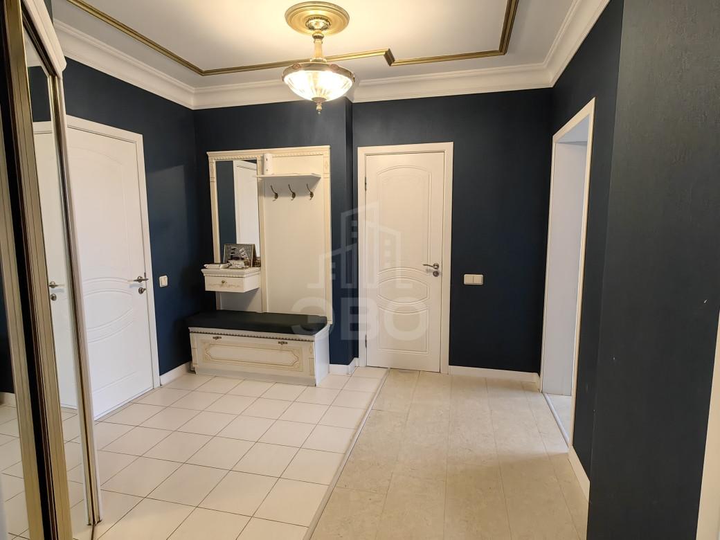 трехкомнатная квартира в Санкт-Петербурге по адресу: Шоссе в Лаврики ул., 74, к 1