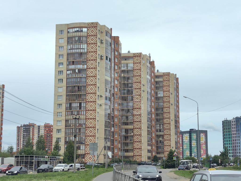 трехкомнатная квартира в Санкт-Петербурге по адресу: Шоссе в Лаврики ул., 74, к 1