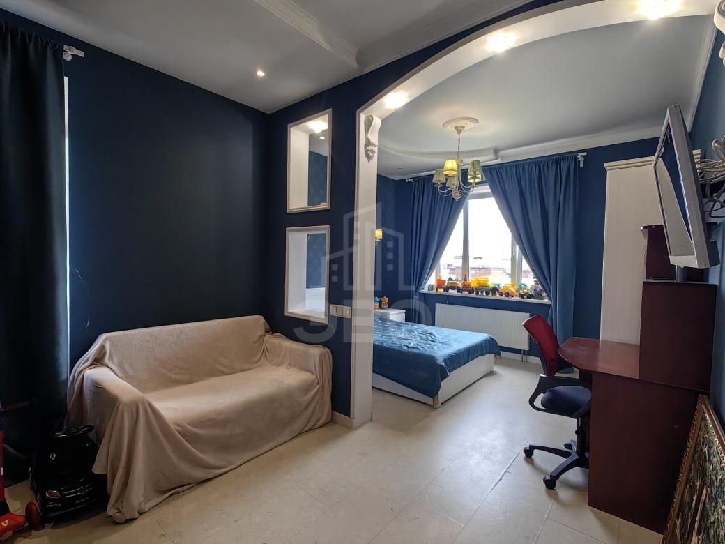 трехкомнатная квартира в Санкт-Петербурге по адресу: Шоссе в Лаврики ул., 74, к 1