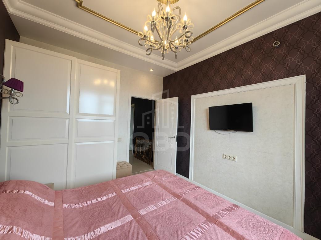 трехкомнатная квартира в Санкт-Петербурге по адресу: Шоссе в Лаврики ул., 74, к 1