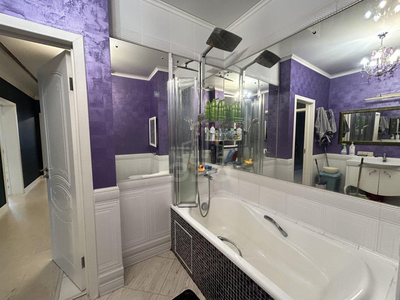 трехкомнатная квартира в Санкт-Петербурге по адресу: Шоссе в Лаврики ул., 74, к 1