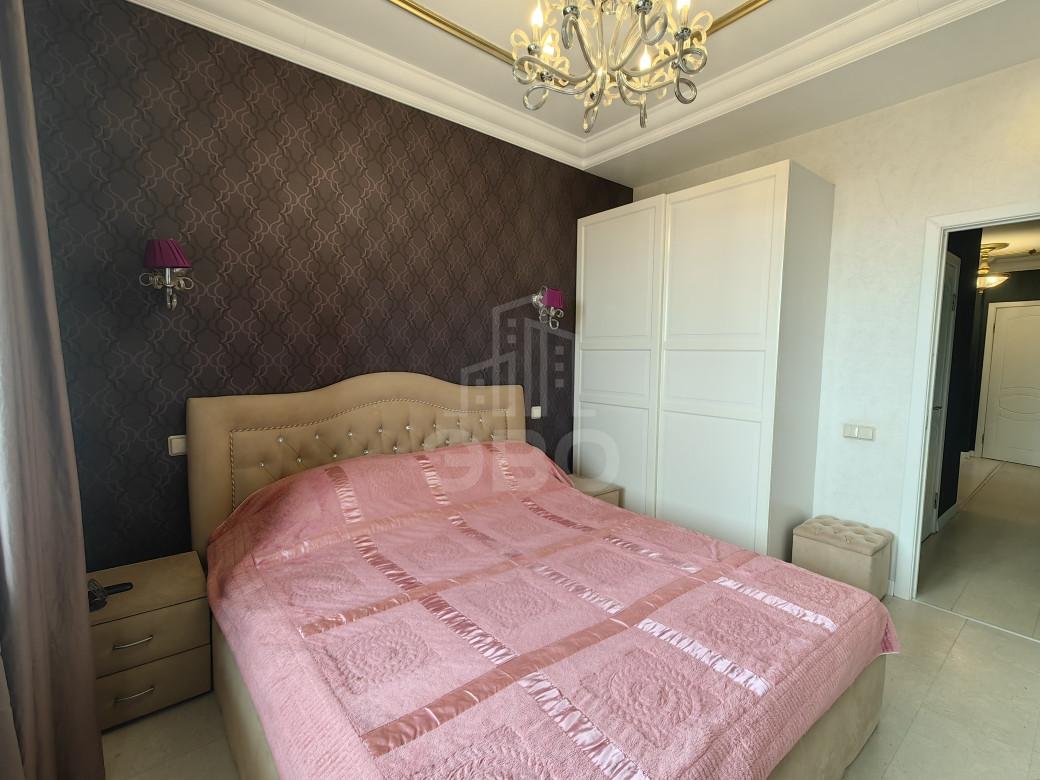 трехкомнатная квартира в Санкт-Петербурге по адресу: Шоссе в Лаврики ул., 74, к 1