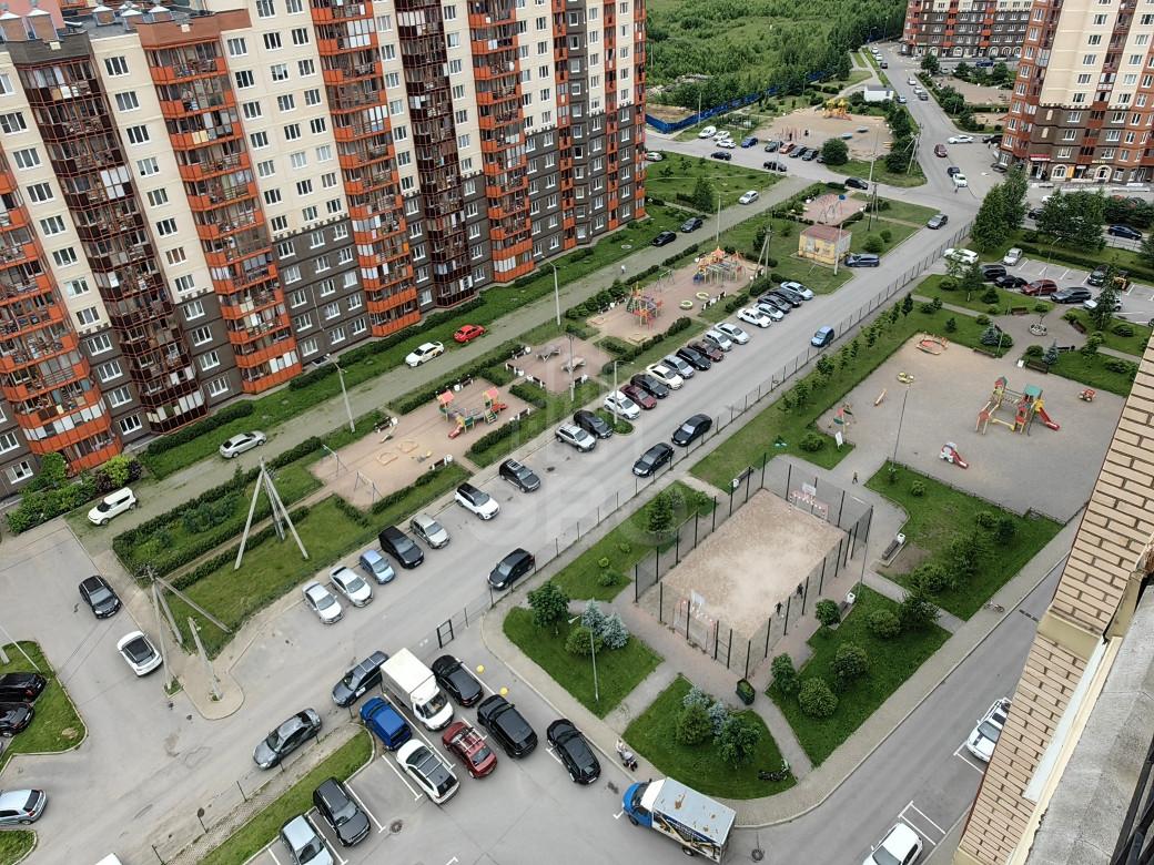 трехкомнатная квартира в Санкт-Петербурге по адресу: Шоссе в Лаврики ул., 74, к 1