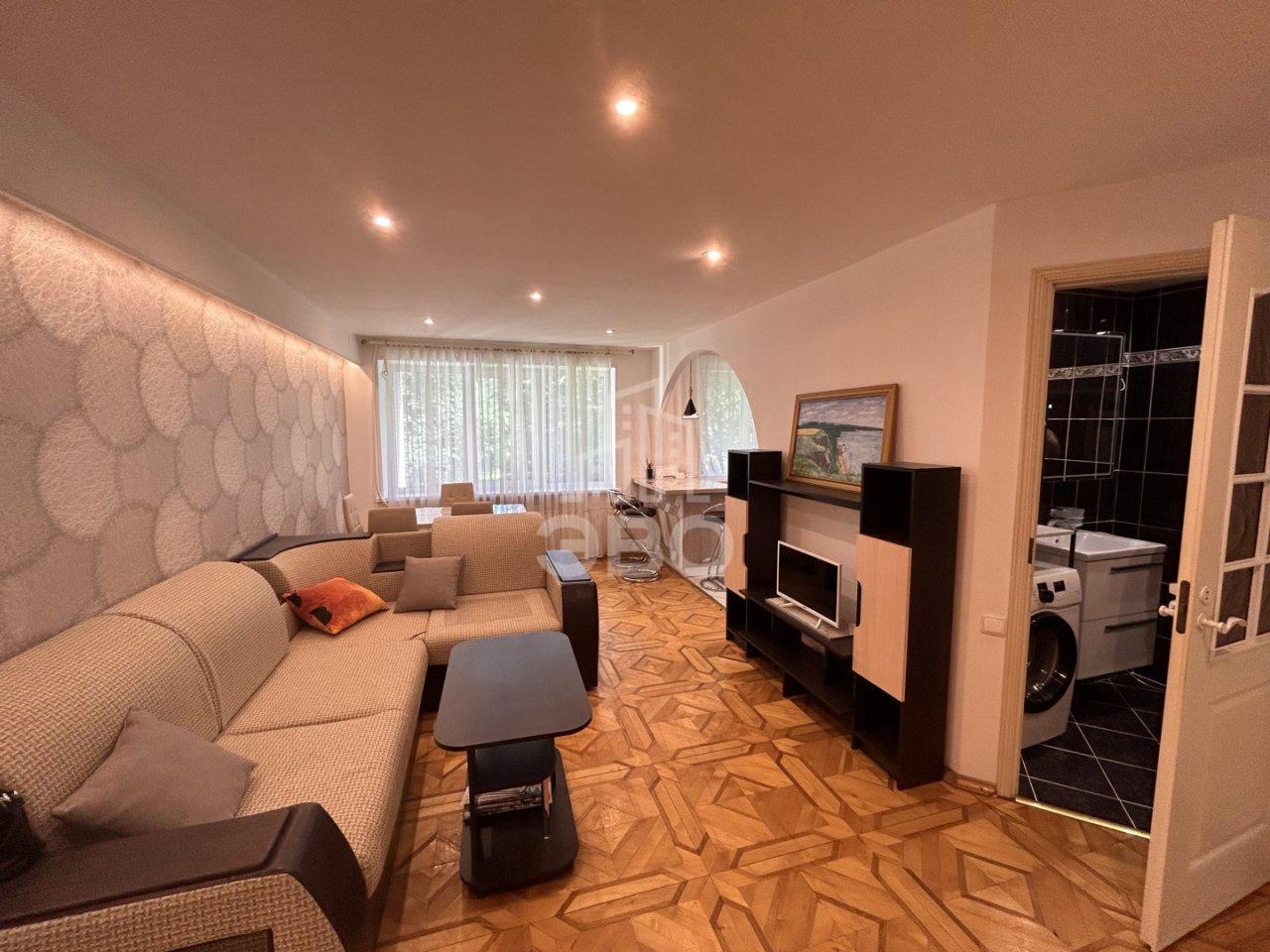 трехкомнатная квартира в Санкт-Петербурге по адресу: Кораблестроителей ул., 23