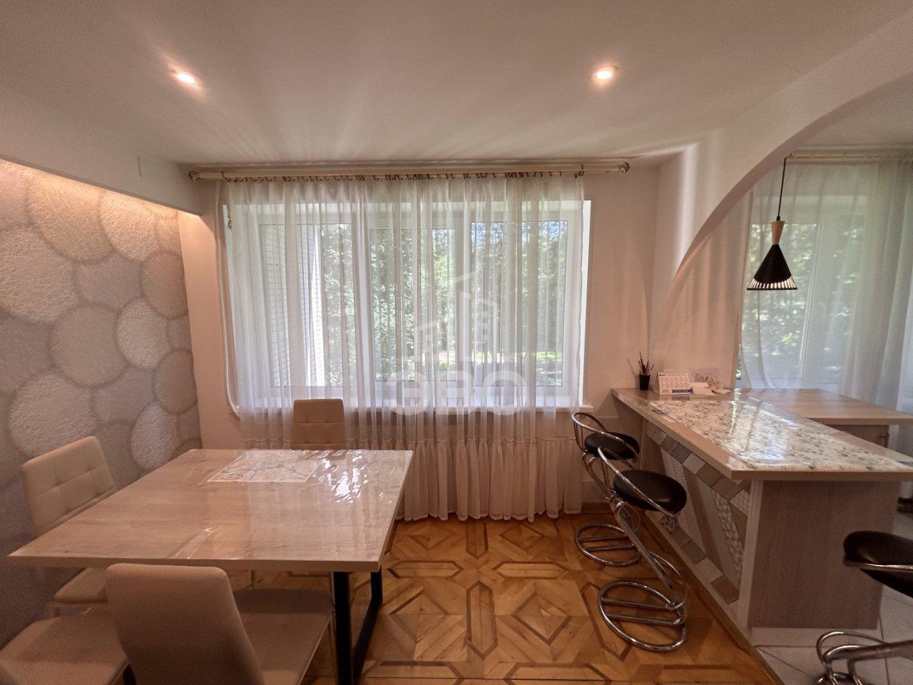 трехкомнатная квартира в Санкт-Петербурге по адресу: Кораблестроителей ул., 23