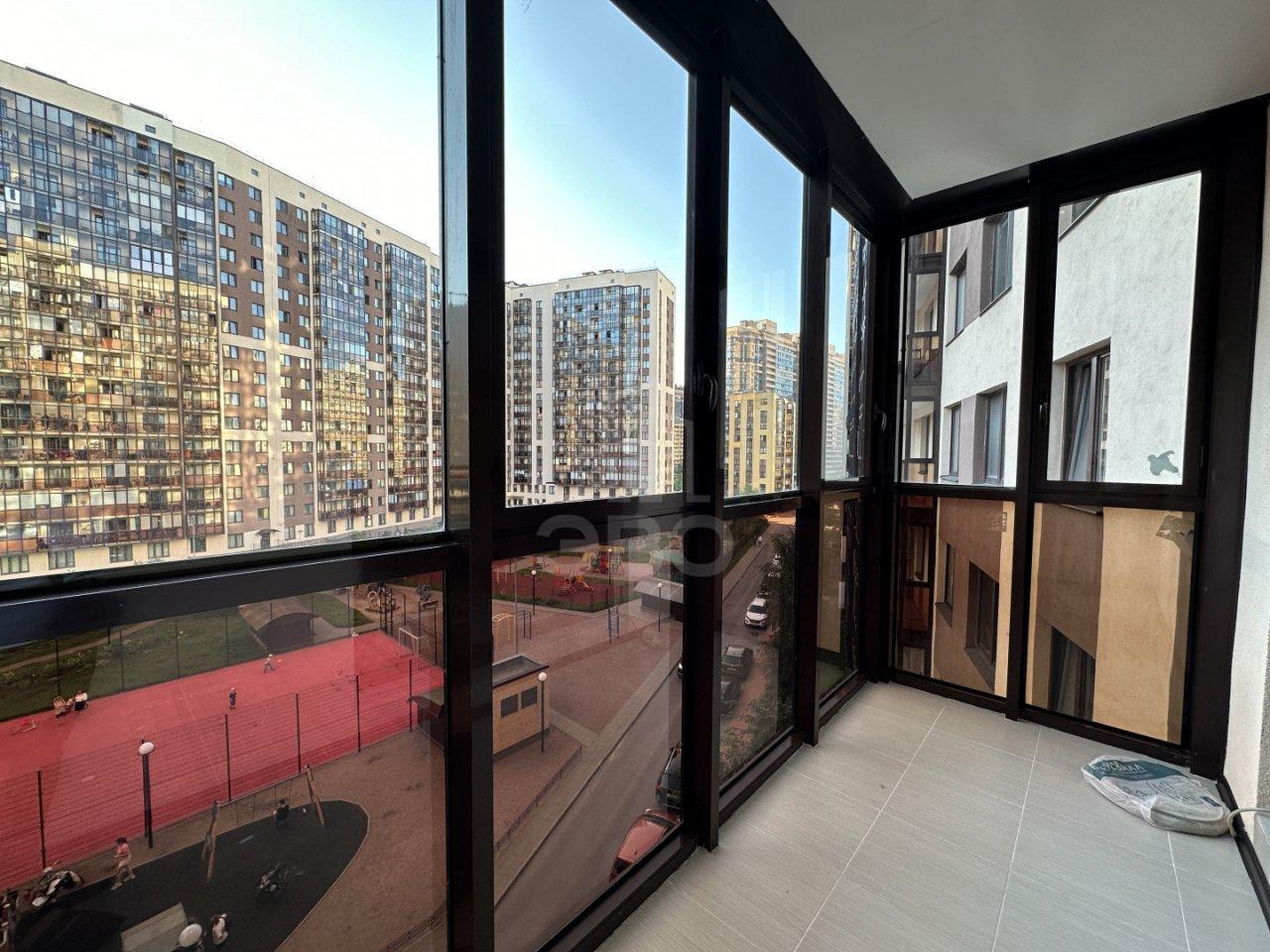 трехкомнатная квартира в Ленинградской области по адресу: Менделеева б-р., 12, к 1