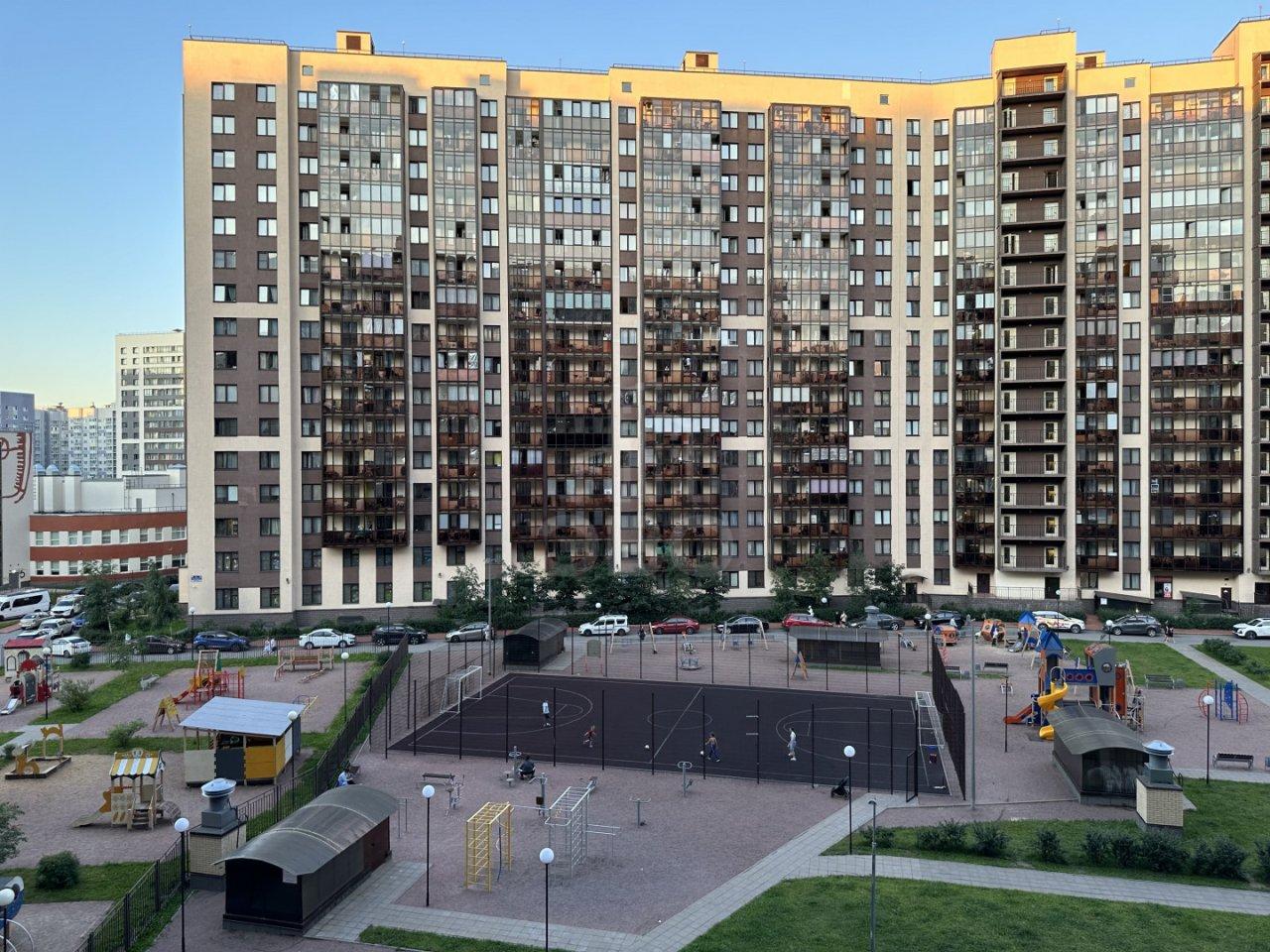 трехкомнатная квартира в Ленинградской области по адресу: Менделеева б-р., 12, к 1