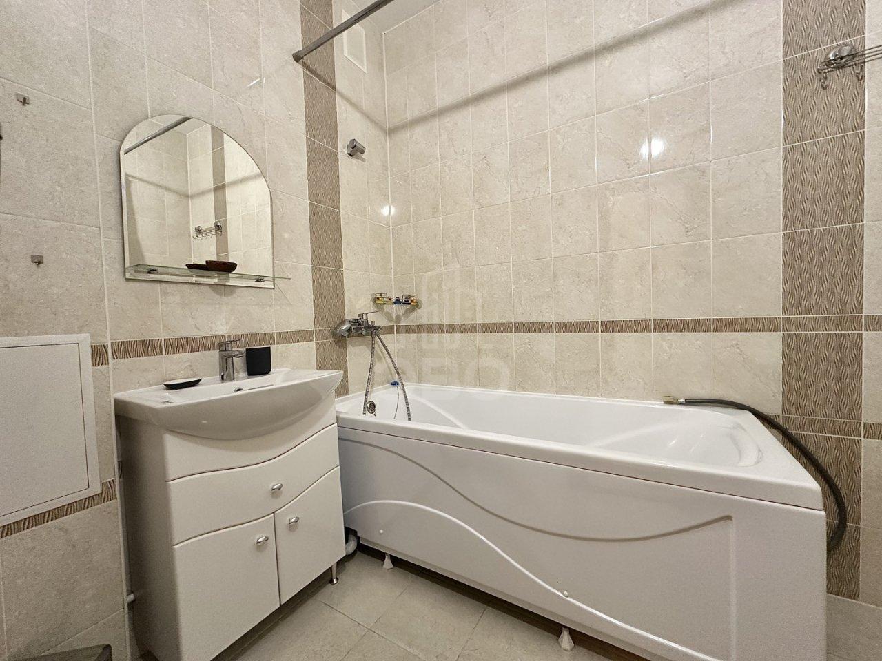 трехкомнатная квартира в Ленинградской области по адресу: Менделеева б-р., 12, к 1