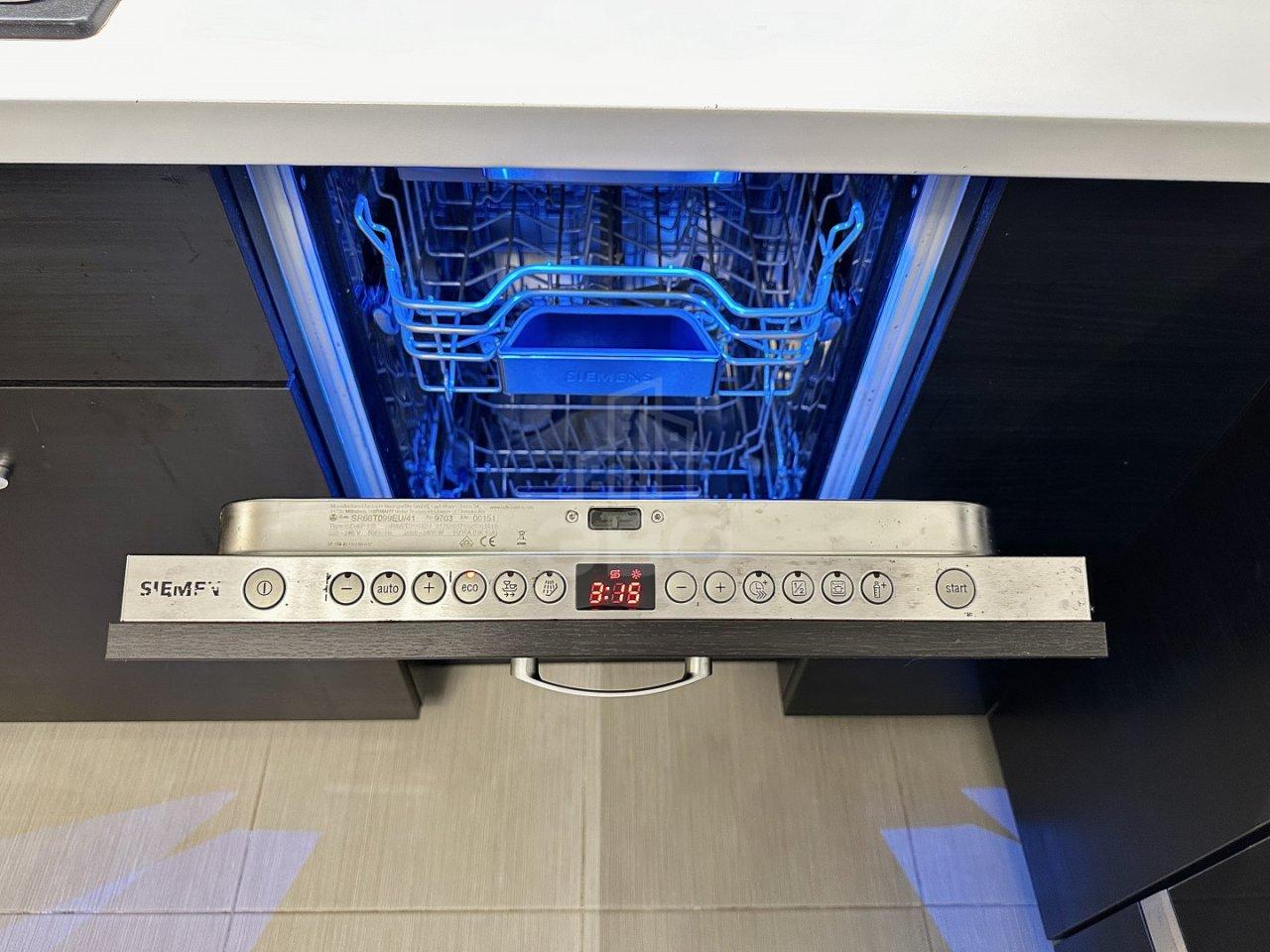 трехкомнатная квартира в Ленинградской области по адресу: Менделеева б-р., 12, к 1