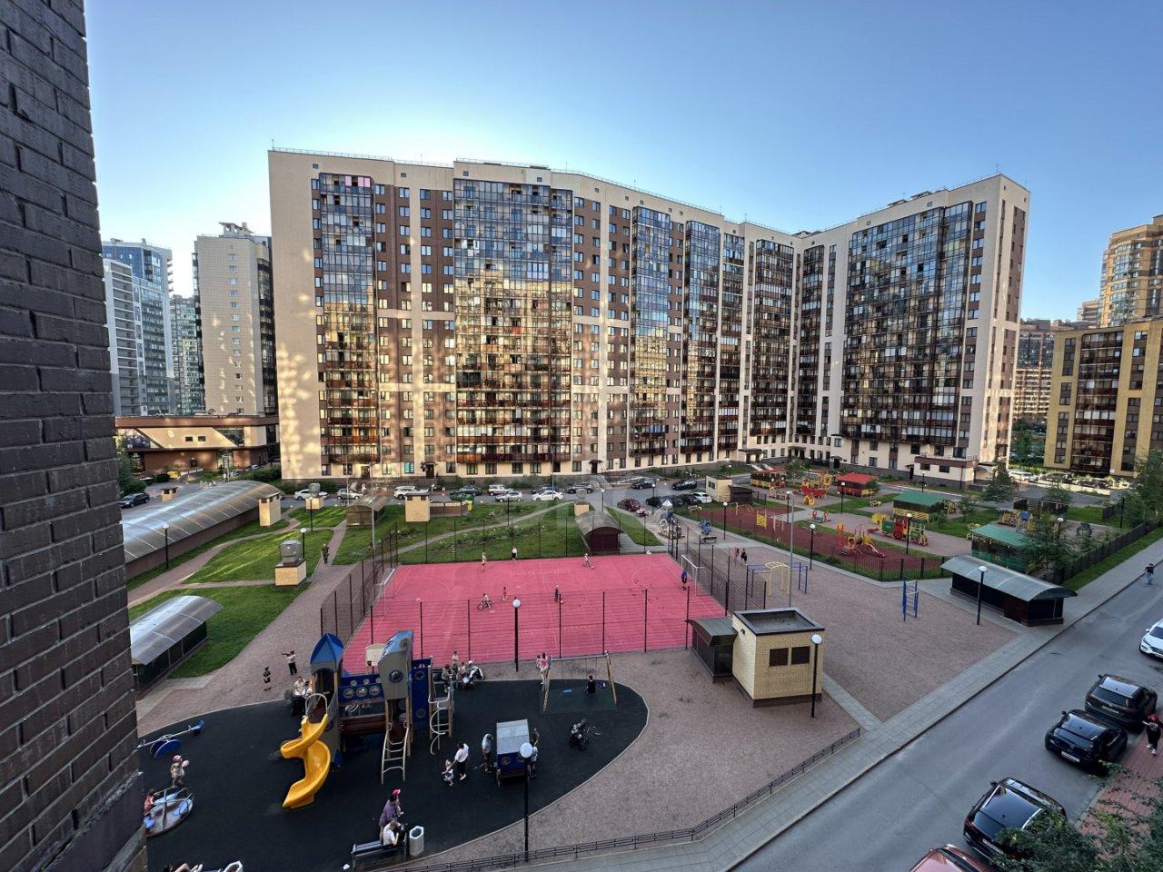 трехкомнатная квартира в Ленинградской области по адресу: Менделеева б-р., 12, к 1