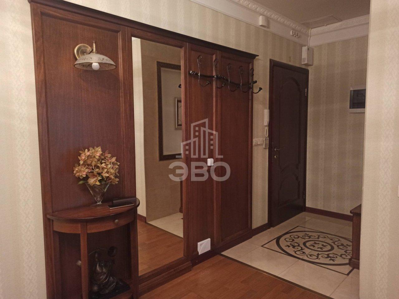 трехкомнатная квартира в Санкт-Петербурге по адресу: Варшавская ул., 23, к 3