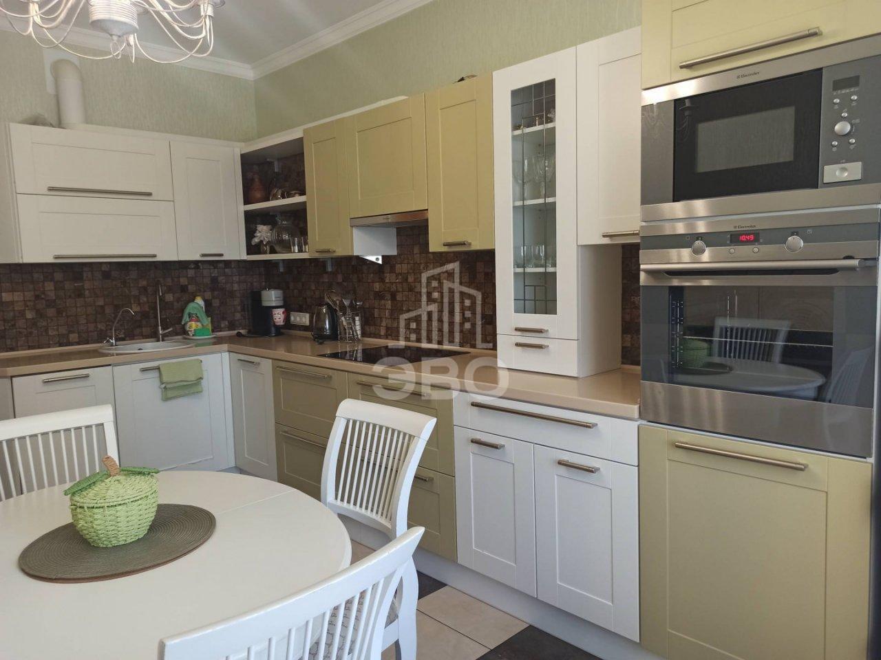 трехкомнатная квартира в Санкт-Петербурге по адресу: Варшавская ул., 23, к 3