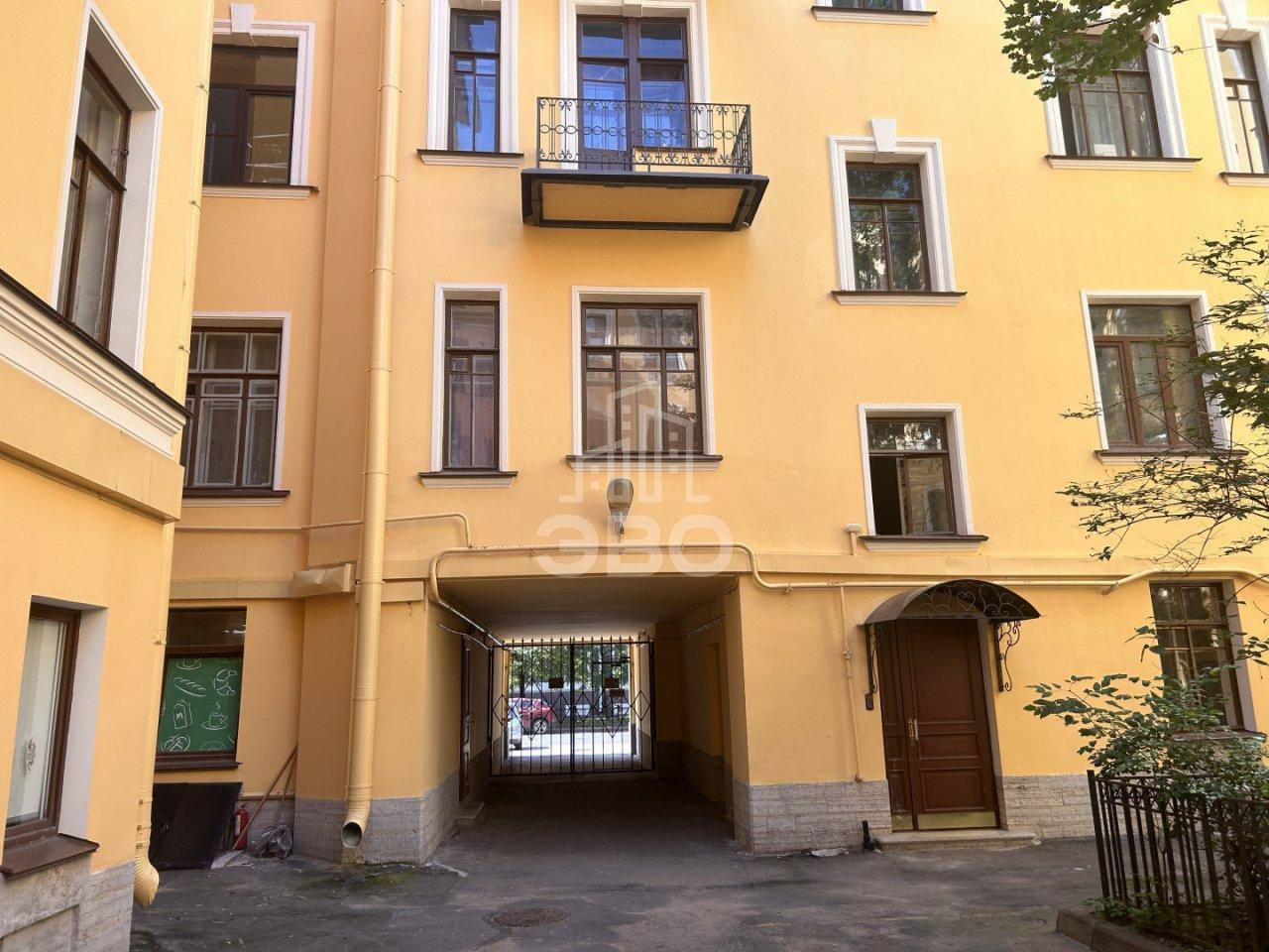 трехкомнатная квартира в Санкт-Петербурге по адресу: 2-я В.О. линия, 29