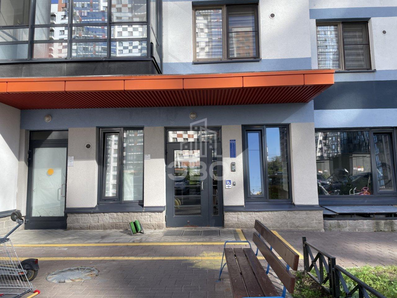 трехкомнатная квартира в Санкт-Петербурге по адресу: Богословская ул., 4, к 1