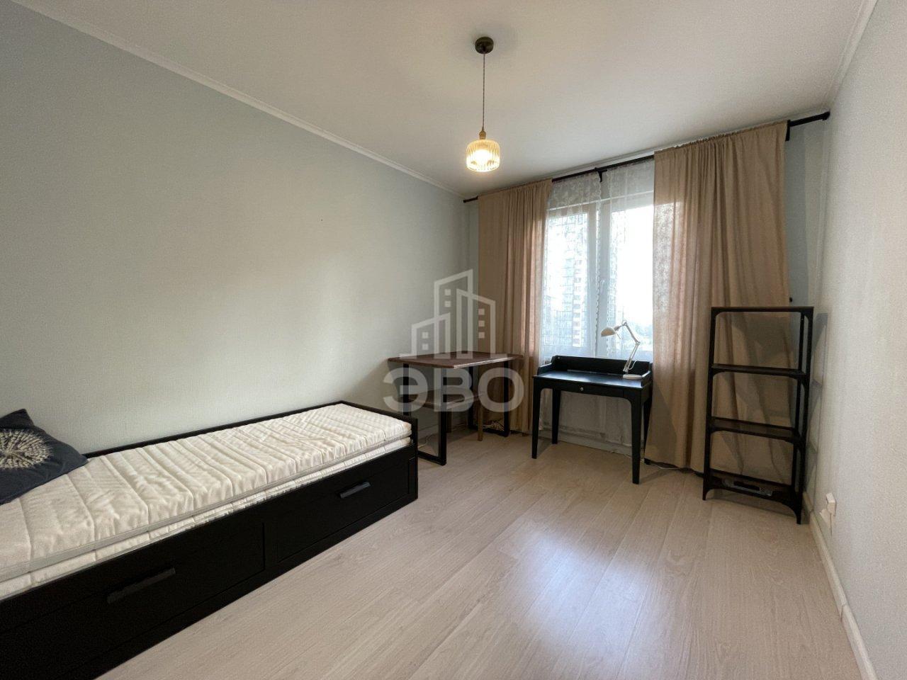 трехкомнатная квартира в Санкт-Петербурге по адресу: Богословская ул., 4, к 1