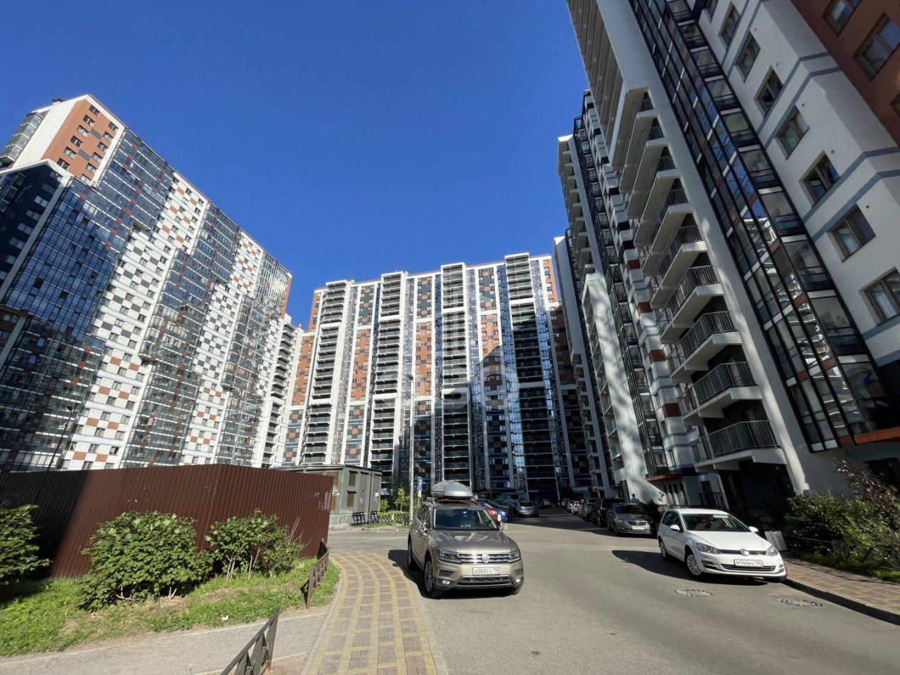 трехкомнатная квартира в Санкт-Петербурге по адресу: Богословская ул., 4, к 1