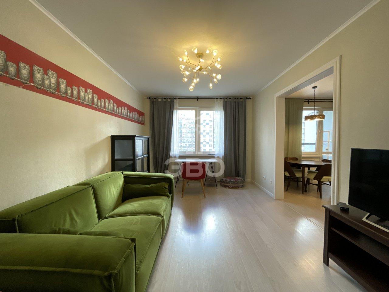 трехкомнатная квартира в Санкт-Петербурге по адресу: Богословская ул., 4, к 1