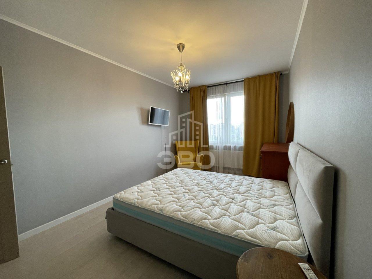 трехкомнатная квартира в Санкт-Петербурге по адресу: Богословская ул., 4, к 1