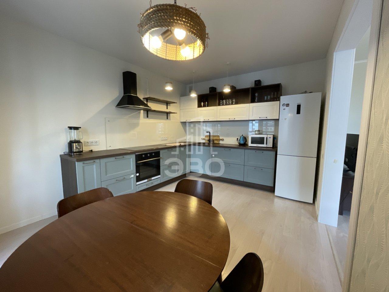 трехкомнатная квартира в Санкт-Петербурге по адресу: Богословская ул., 4, к 1