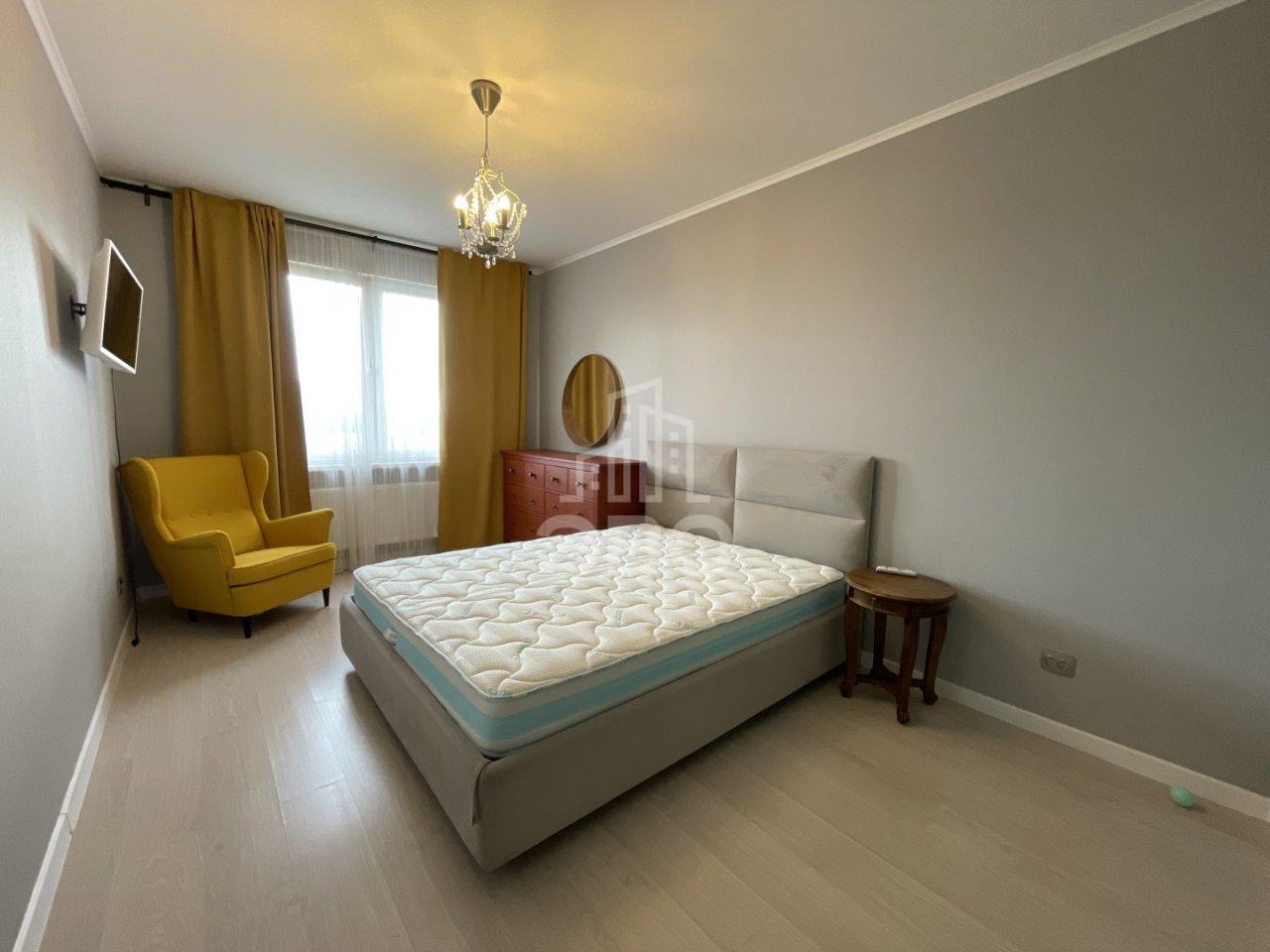 трехкомнатная квартира в Санкт-Петербурге по адресу: Богословская ул., 4, к 1