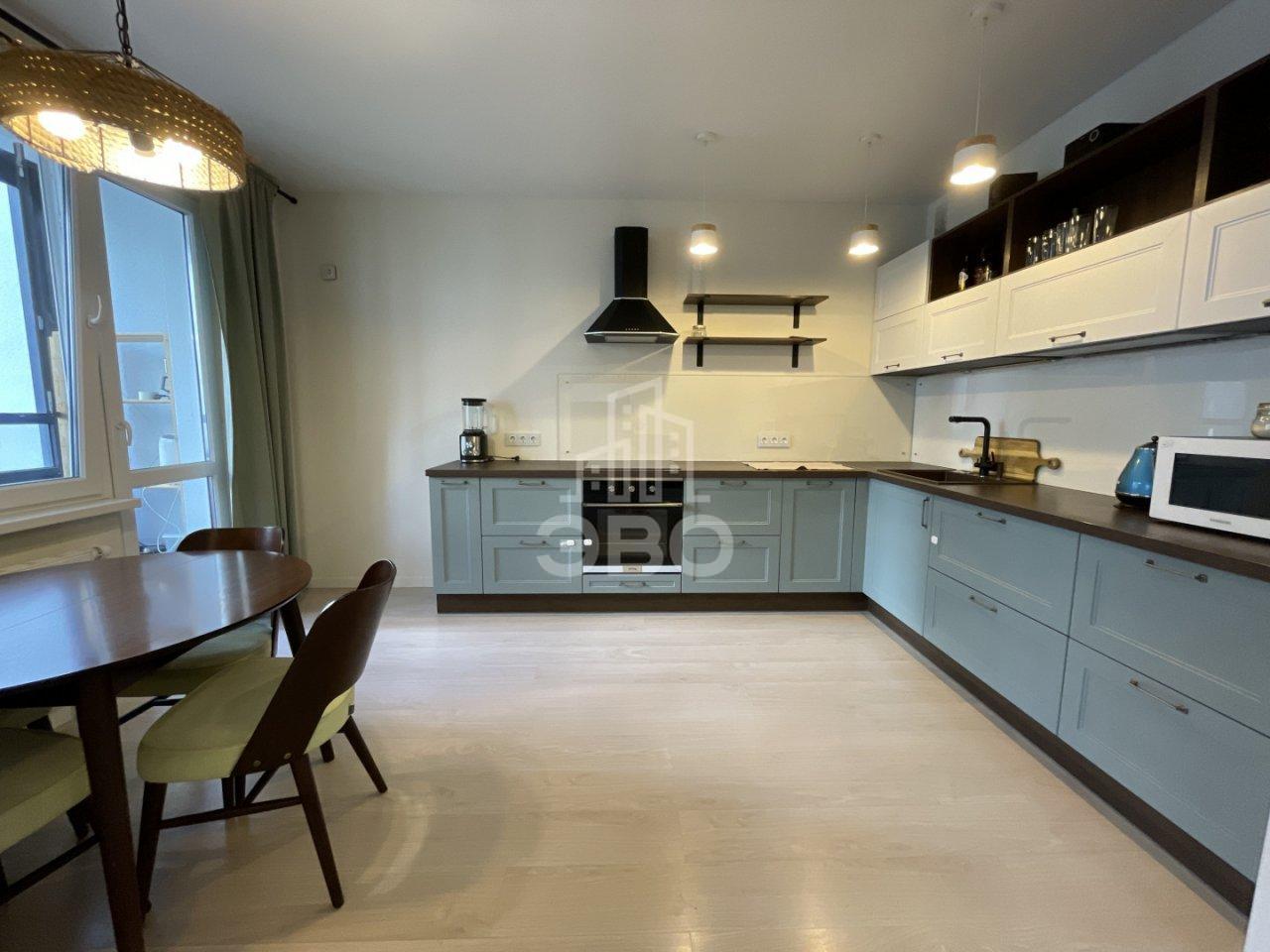 трехкомнатная квартира в Санкт-Петербурге по адресу: Богословская ул., 4, к 1