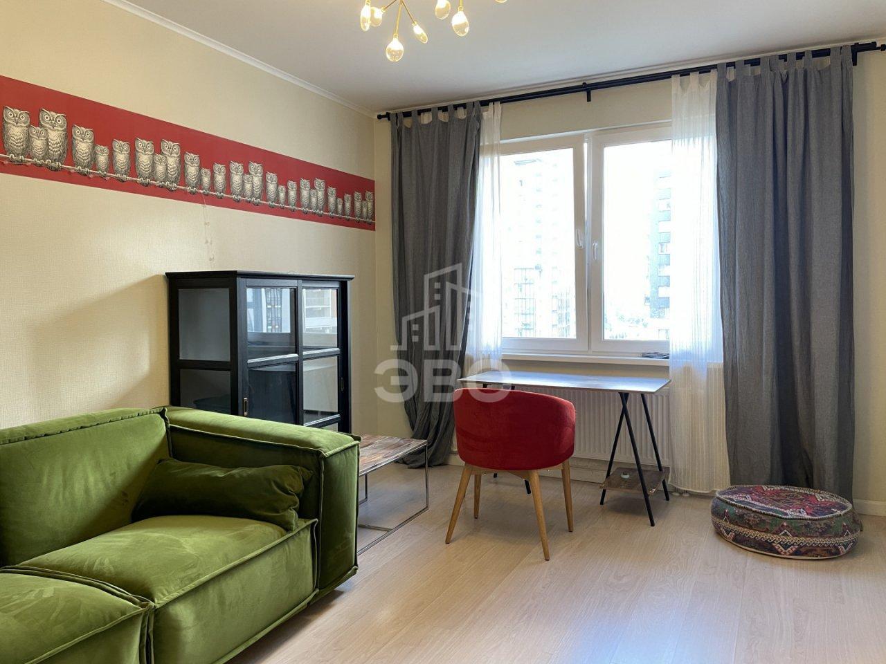 трехкомнатная квартира в Санкт-Петербурге по адресу: Богословская ул., 4, к 1