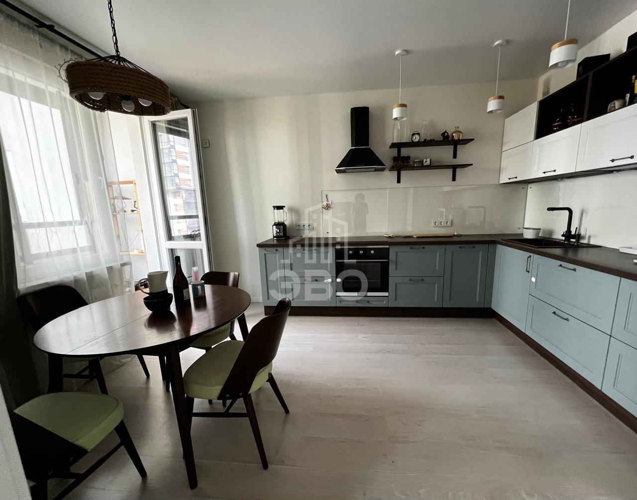 трехкомнатная квартира в Санкт-Петербурге по адресу: Богословская ул., 4, к 1