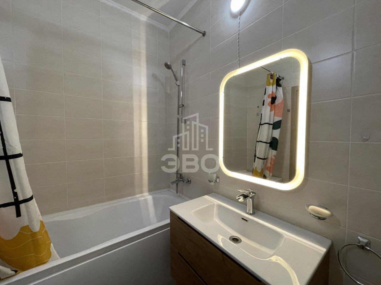 трехкомнатная квартира в Санкт-Петербурге по адресу: Богословская ул., 4, к 1