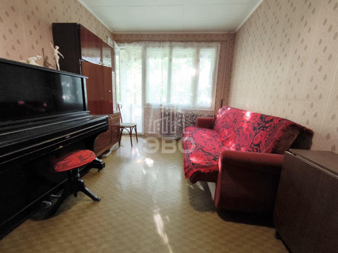 трехкомнатная квартира в Санкт-Петербурге по адресу: Тамбасова ул., 6, к 1