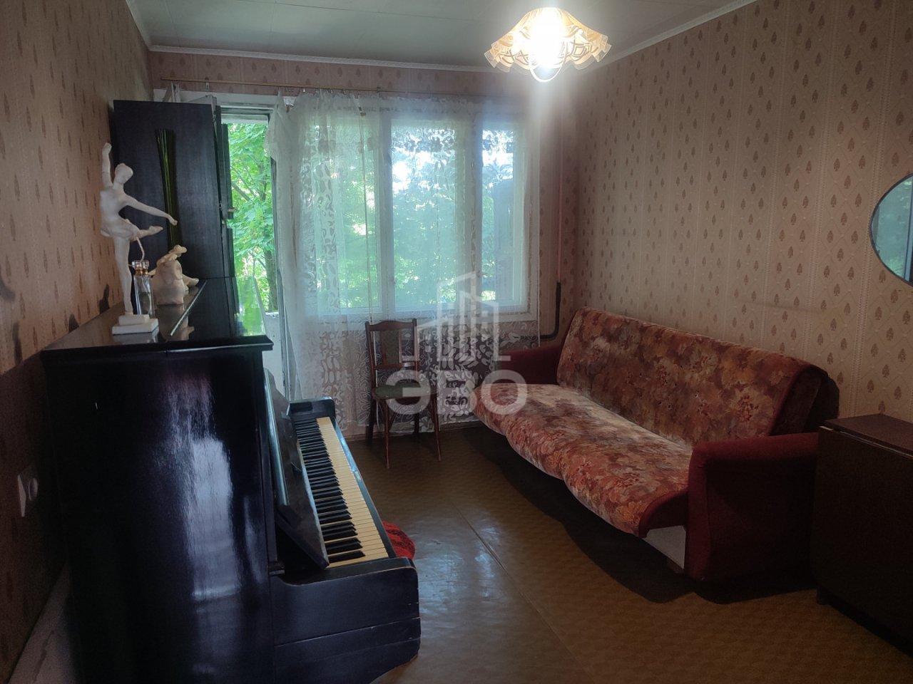 трехкомнатная квартира в Санкт-Петербурге по адресу: Тамбасова ул., 6, к 1