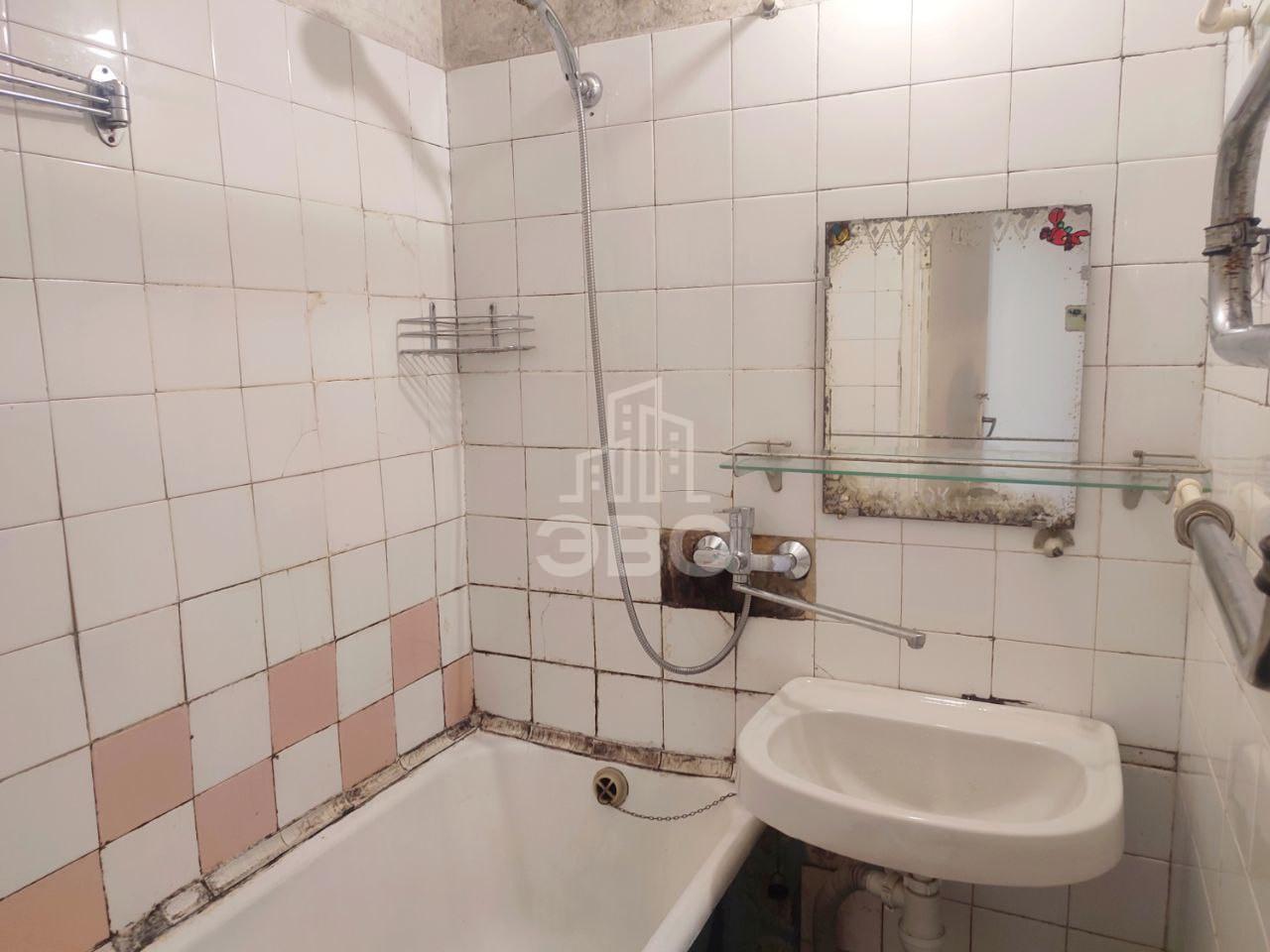 трехкомнатная квартира в Санкт-Петербурге по адресу: Тамбасова ул., 6, к 1