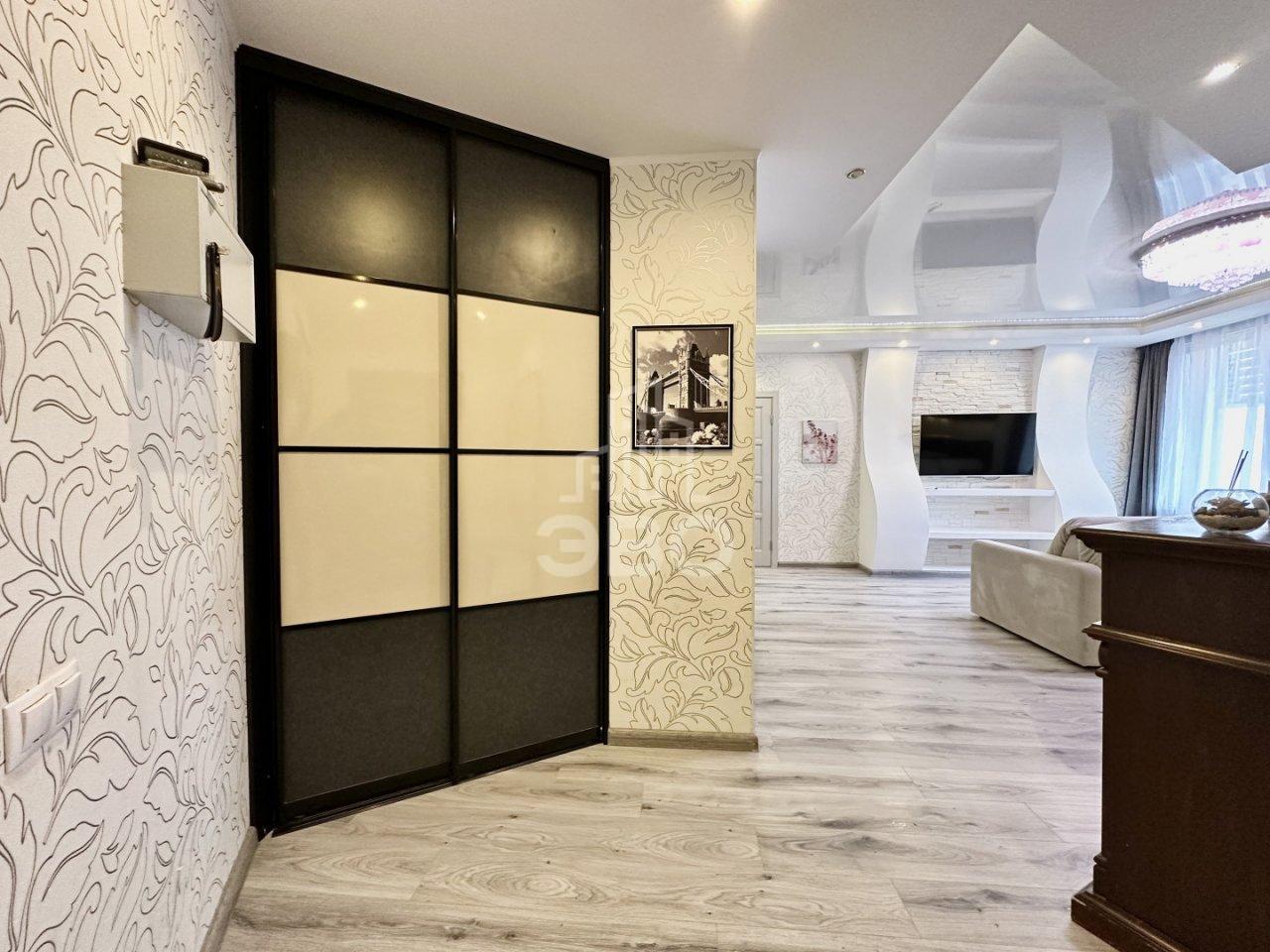 двухкомнатная квартира в Санкт-Петербурге по адресу: Королёва проспект, 63, к 2