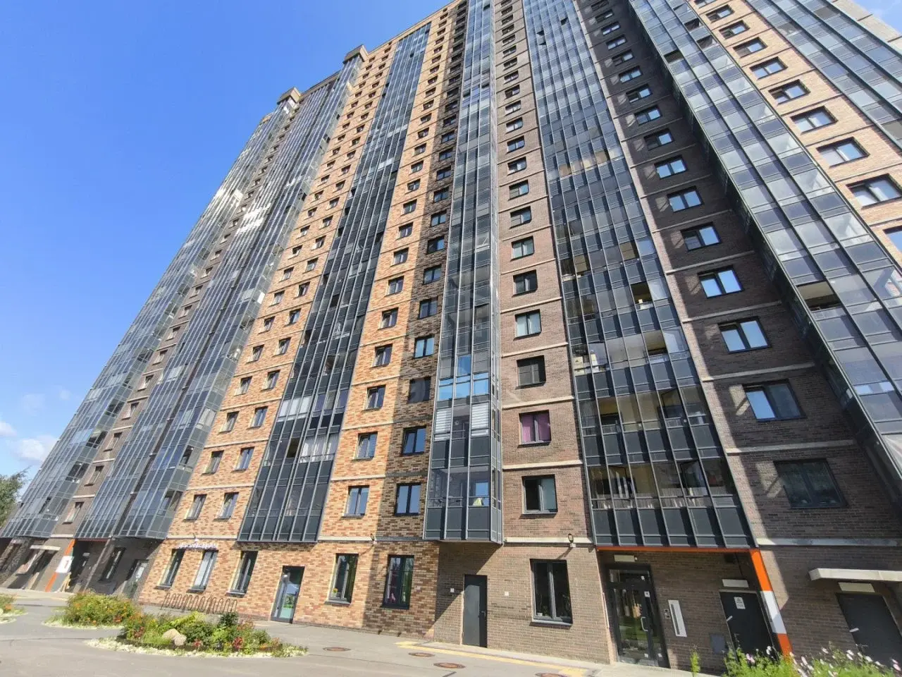 трехкомнатная квартира в Санкт-Петербурге по адресу: Шишкина ул., 303, к 1
